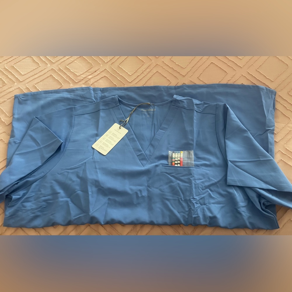 Maternity Scrub top w/ pocket in ceil blue. 3XL